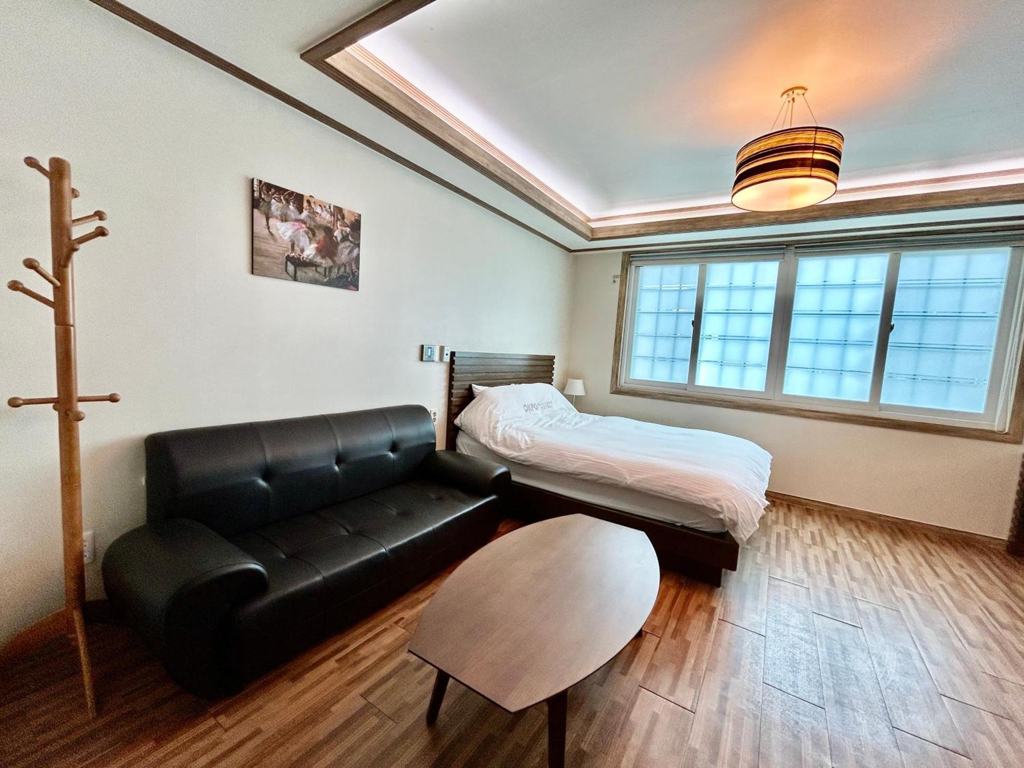 Okpo Business Hotel Geoje Eksteriør billede